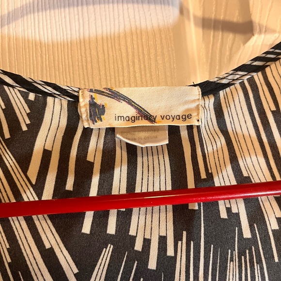 Imaginary Voyage Top - Picture 2 of 3